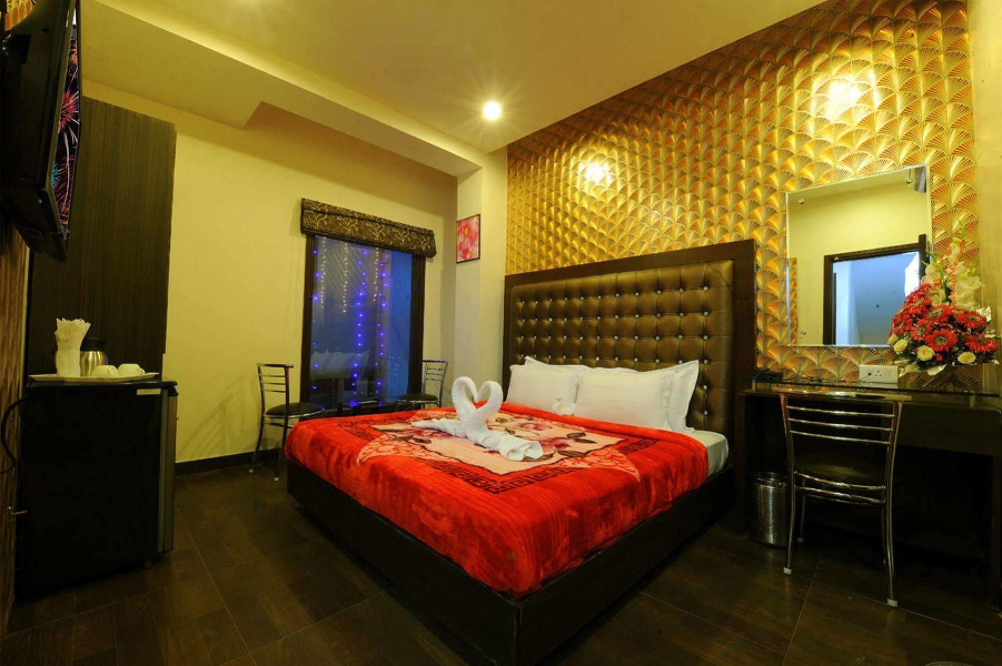 Hotel Pearl Inn & Suites Amritsar Exterior foto